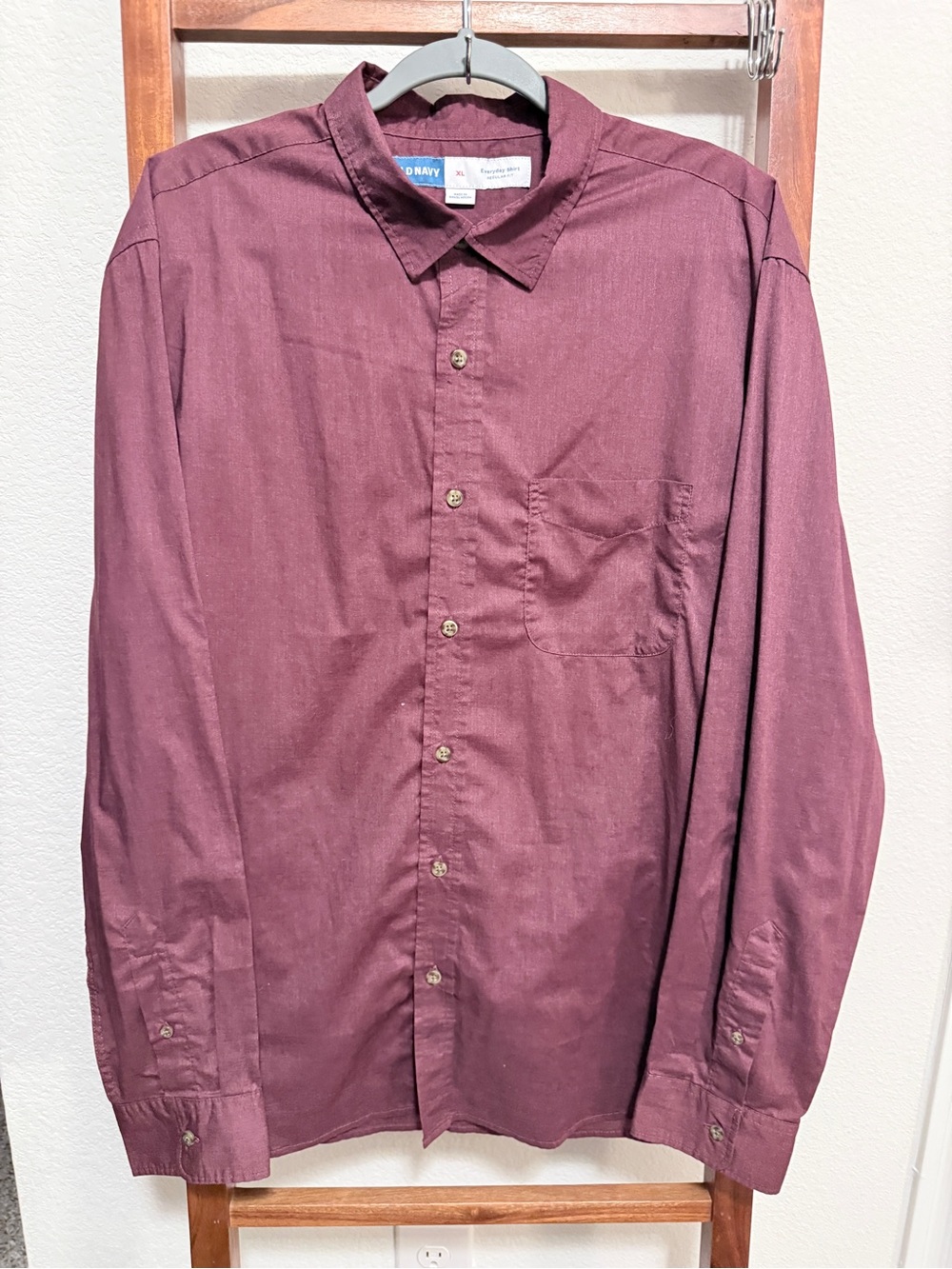 Old Navy Men's Long-Sleeve Everyday Regular Fit Button-Up Shirt — Burgundy XL